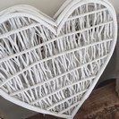 SMALL WHITE WILLOW HEART